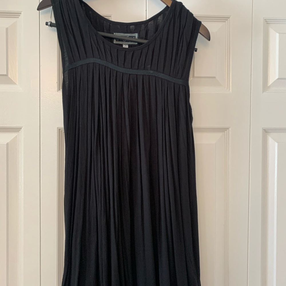 Black sleeveless tunic